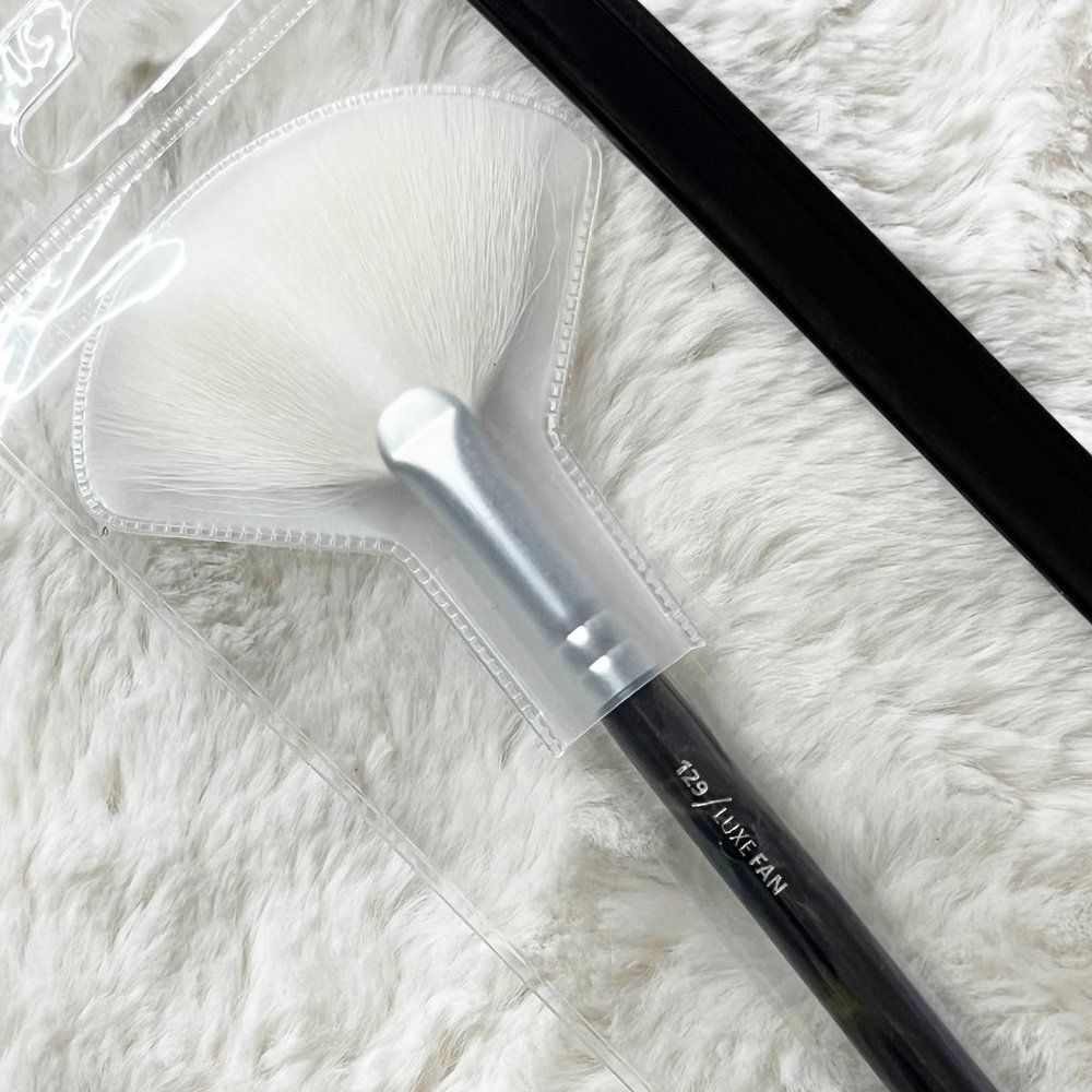 🔮 5/$25 Zoeva 129 Luxe Fan Brush‎
